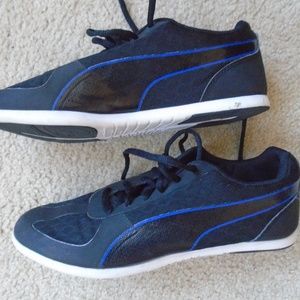 YOUNG WOMANS ?"PUMA" BLACK SNEAKERS - SZ 7 1/2